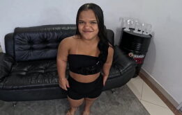 O batismo anal da Baixinha Bundudinha