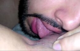 Bianca Naldy ganha lambida profunda e goza muito na língua