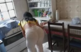 Chegou com fome na cozinha e acabou na linguiça do Uber