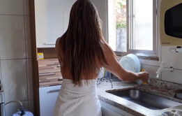 Mulher espera marido sair para transar com amigo